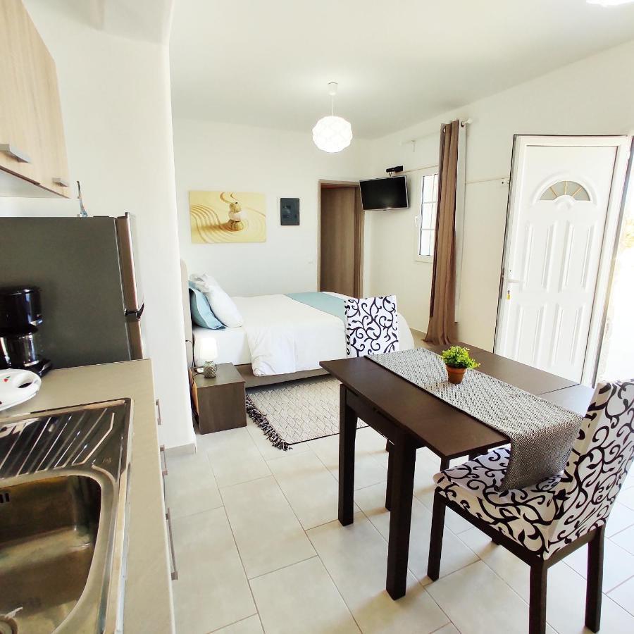Avalon Cosy Apartments Kiku Studio For 2 With Shared Swimming Pool Agrari  Екстер'єр фото